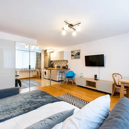 Plac Grzybowski Blue Sky By Bookinghost * 바르샤바