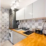 Apartman Plac Grzybowski Blue Sky By Bookinghost Varsó